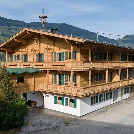 Apartment In Fuegen With A Garden エクステリア 写真