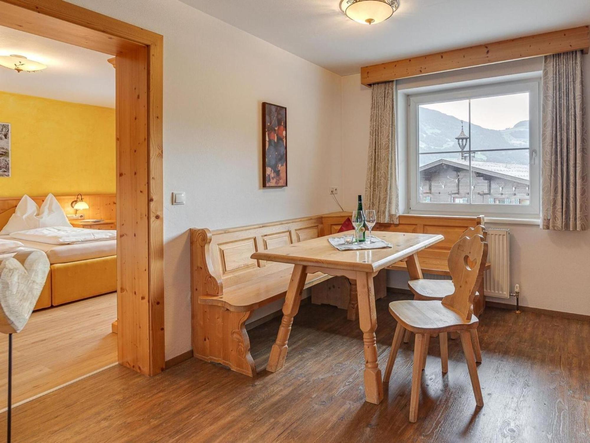 Apartment In Fuegen With A Garden エクステリア 写真