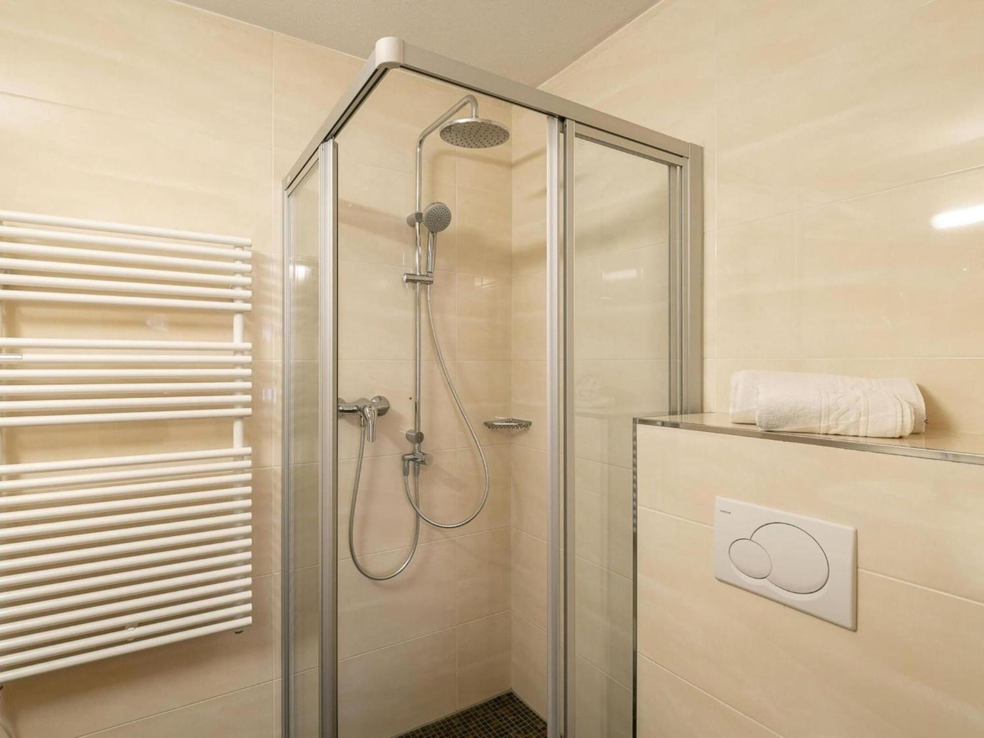 Apartment In Fuegen With A Garden エクステリア 写真