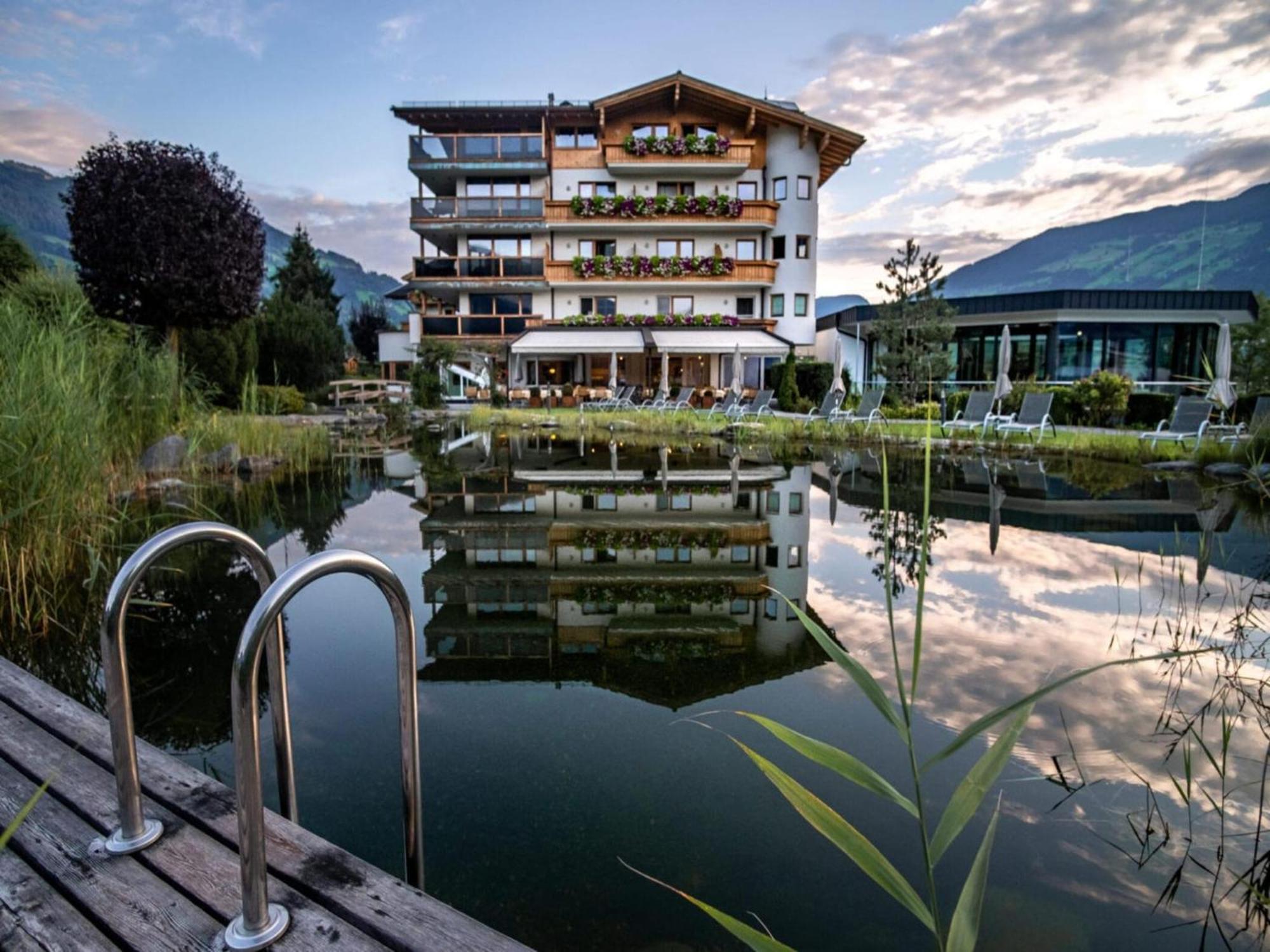 Apartment In Fuegen With A Garden エクステリア 写真